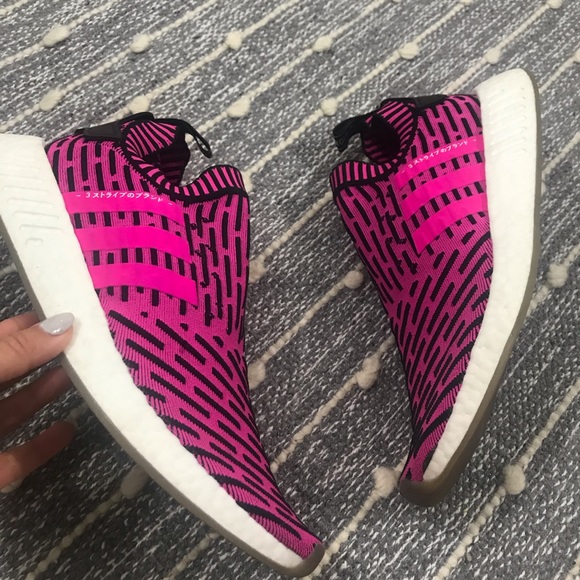 nmd r2 japan shock pink